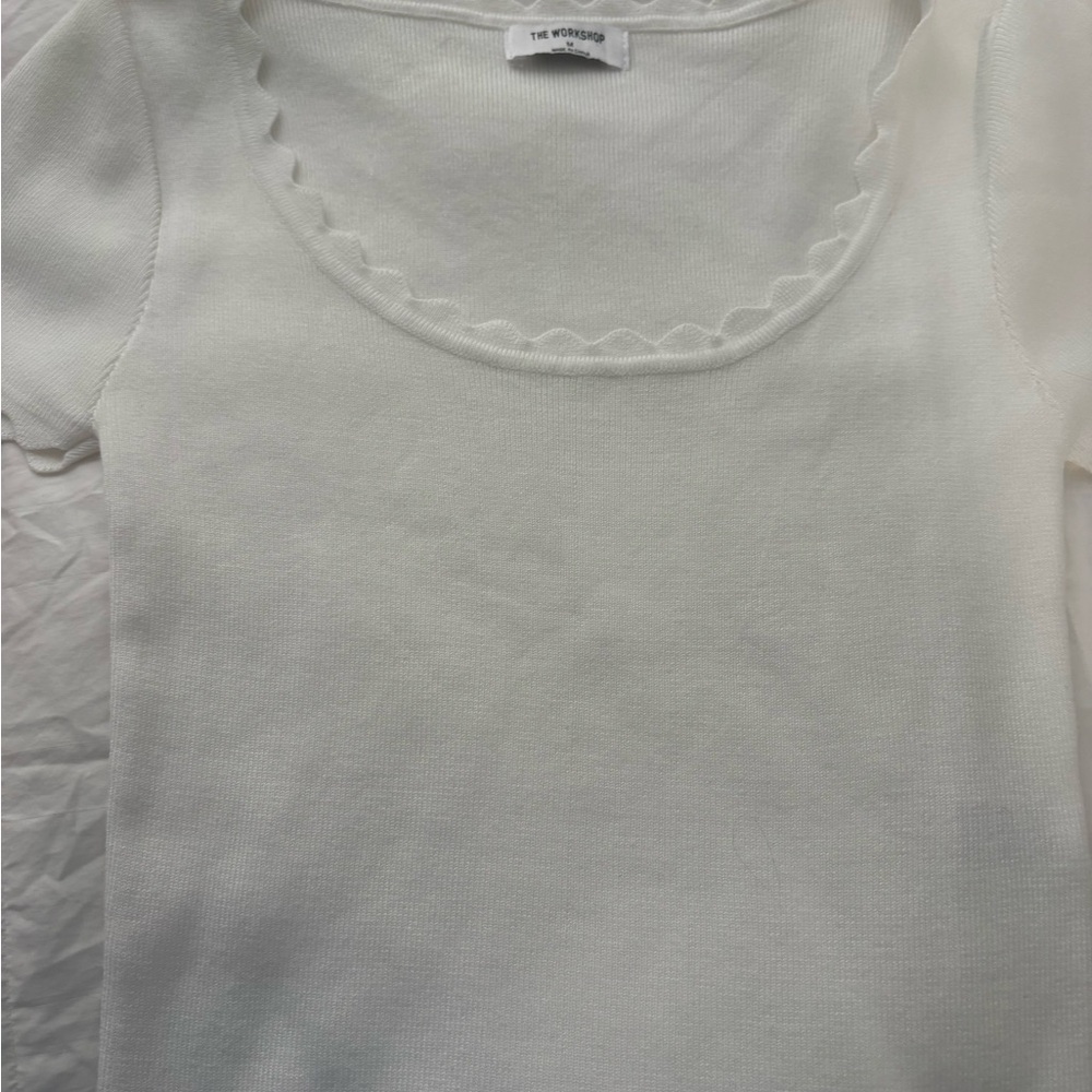 Workshop Republic Clothing White Scoop-Neck Knit cropped Tee with Scalloped Trim